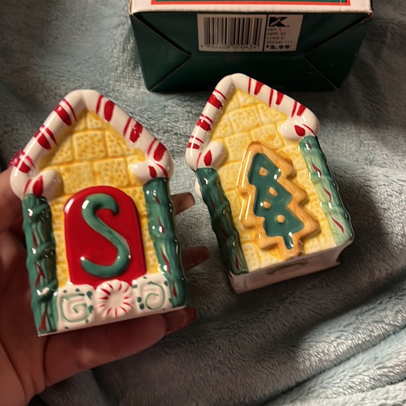 Vintage candy house salt and pepper shaker set - Picture 2 of 4